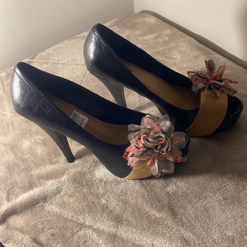 Z London Peep Toe Pump NWT - Size 10 - Picture 3 of 9